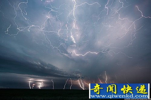 闪电写真集 奇特的摄影师专拍自然奇观