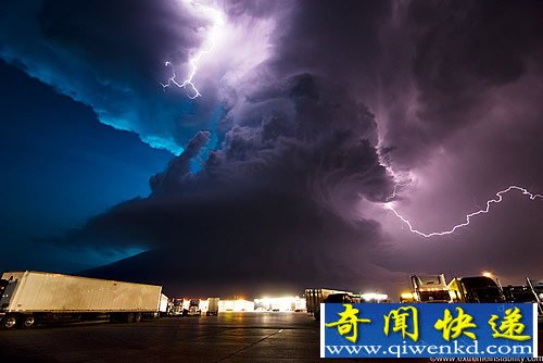 闪电写真集 奇特的摄影师专拍自然奇观