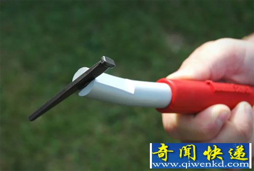 ThumbSaver 帮你钉钉子的辅助工具
