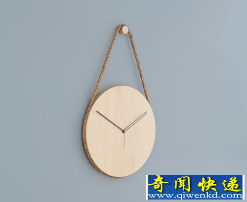 一个坚实的枫木材质的时钟