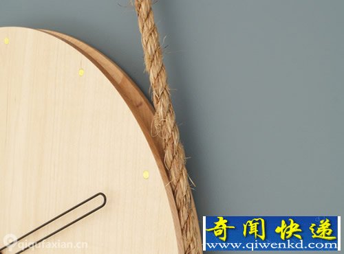 一个坚实的枫木材质的时钟