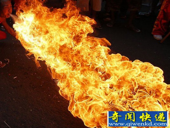 你这么冷,你家生火炉了吗?