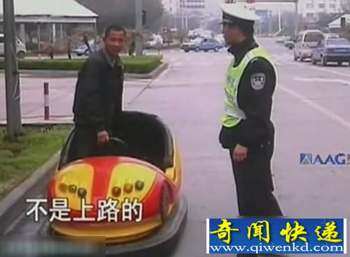 那些让警察都飙泪的违章大盘点:8人挤台摩托