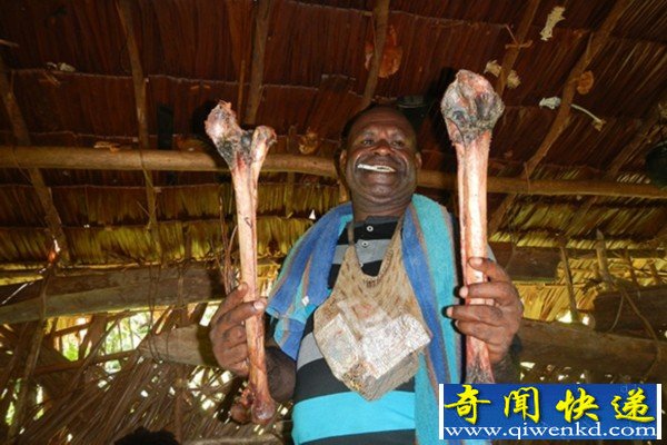 新几内亚岛食人族 女人地位仅次于猪新生儿惨遭被食