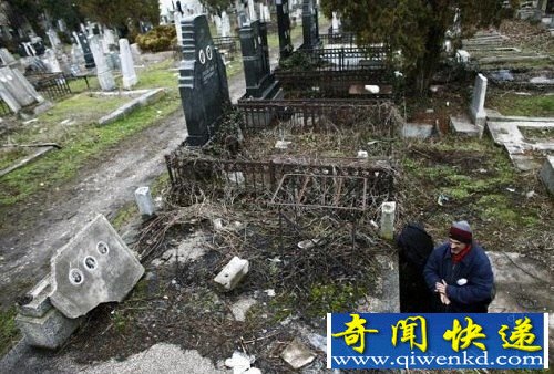 流浪汉住入古墓十几年 与死人同居有“家的感觉”