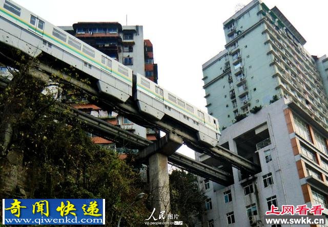 重庆轻轨2号线有一段弯道超过90度如坐过山车