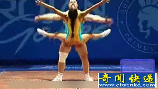 曝光硬鸡鸡大赛:男女合体 男人受不了