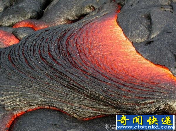 震撼!罕见的熔岩迸发壮观景象