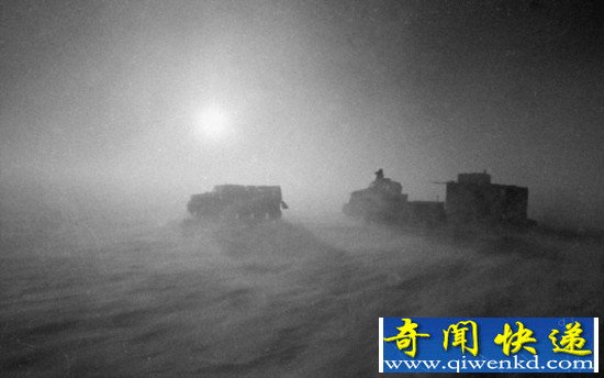 美国海军与不明飞行物南极交火 竟来自地底地心人?