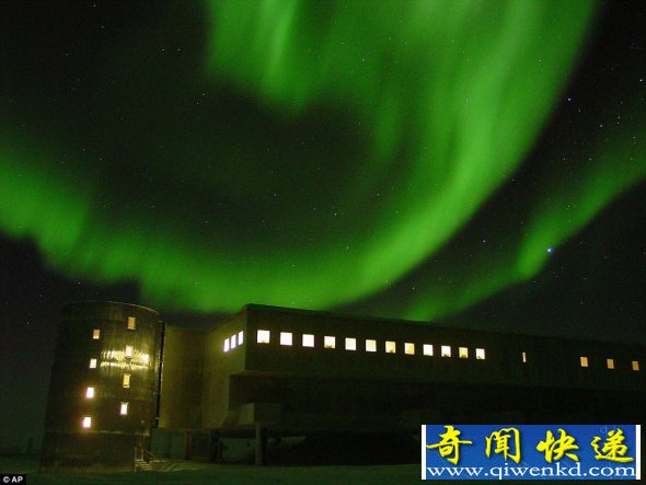 宇航员太空拍到如蛇般蜿蜒壮观南极光