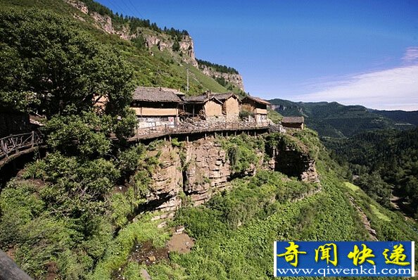 正在消失山西宁武“悬空村”
