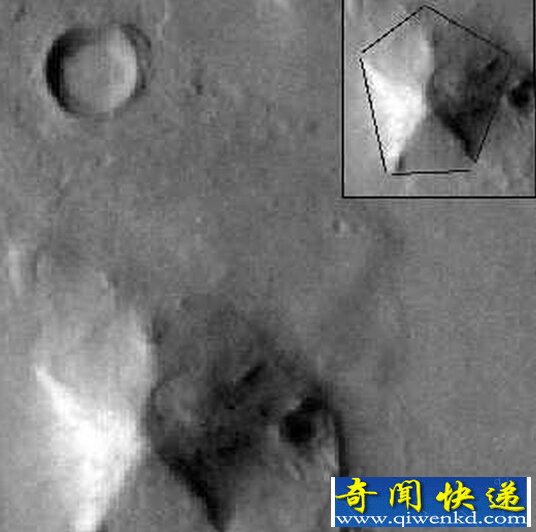 火星上的金字塔之谜图片