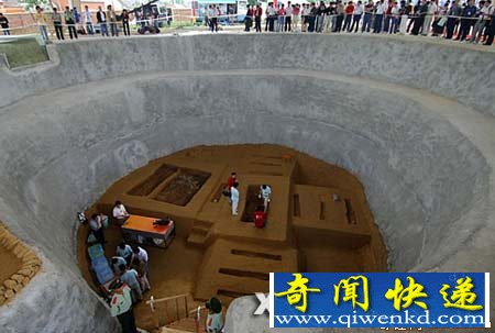 罕见墓葬震惊学界 墓地口犹如麦田怪圈