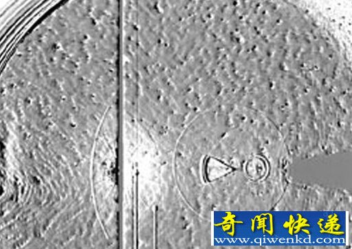 空间图像再现神秘三角形物体 仅仅是多个光源对拍摄影响的结果