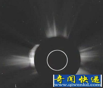 太阳和太阳风层探测器发现一个形状奇特的巨型UFO