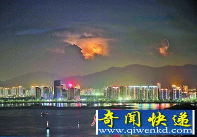 厦门天空昨再现"荚状云"奇观 UFO又来了?