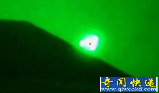 夜空中隐形UFO或为美国军用无人机