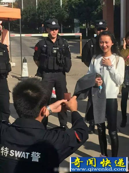 特警整队出动助阵同事求婚 女学生被包围不知所措