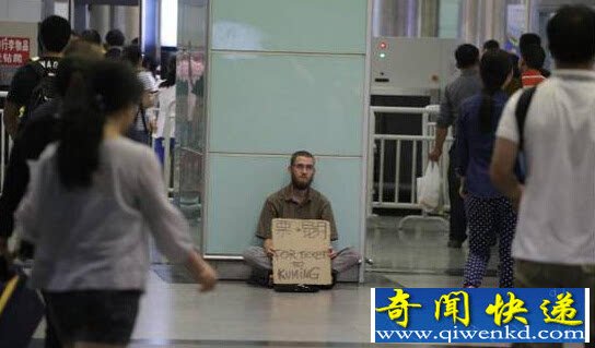 外国人也开始行骗?广州现外籍男乞丐