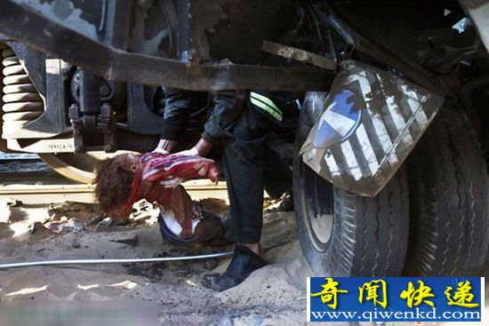 ��������鳵��ײ�����ƽ�1�����ͣ