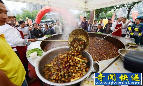 ֣�ݽ�ͷ��3.15�׿����ͻ�� ���������Ŷӳ���