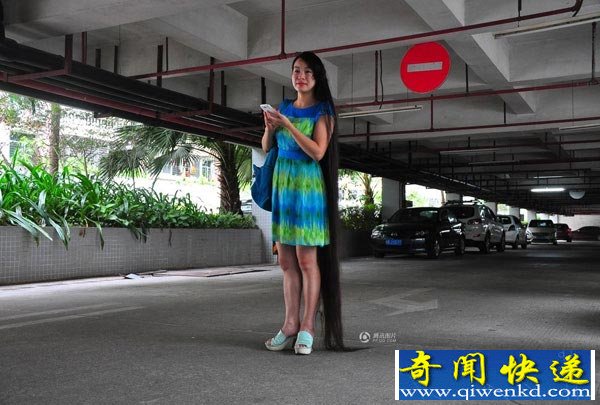 深圳38岁女子15年留2米长头发 为公益助学寻卖主