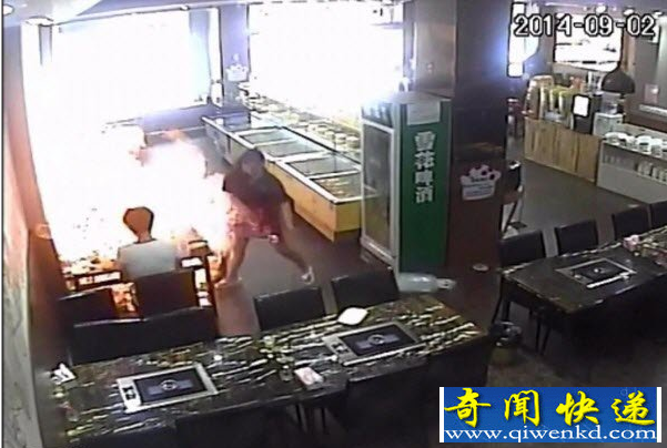 义乌市女大学生吃烧烤被大火瞬间包围致全身烧伤