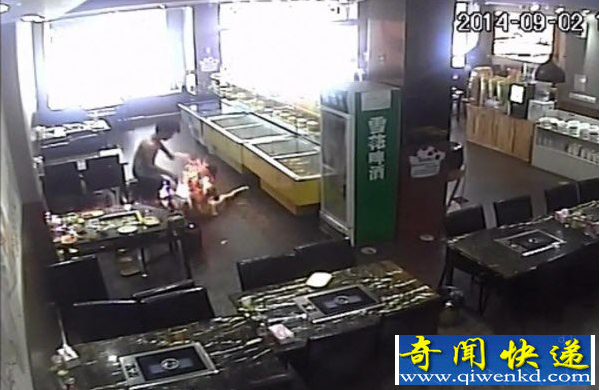义乌市女大学生吃烧烤被大火瞬间包围致全身烧伤