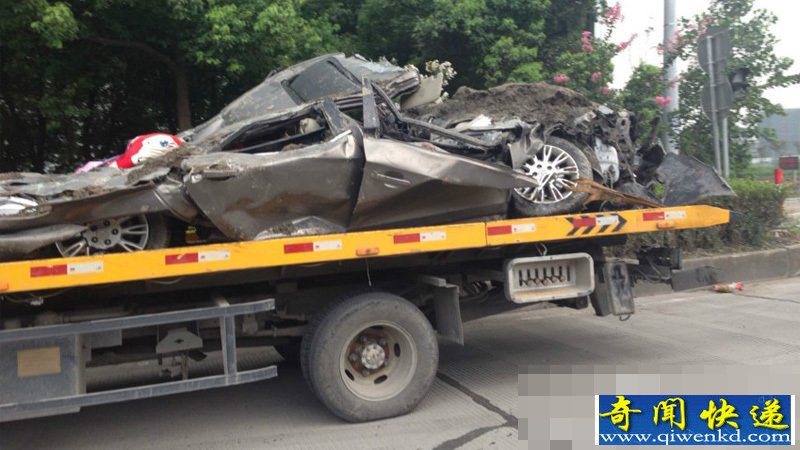 ������ѹ��С�γ� ��ĸ˫��ǰ������ס����