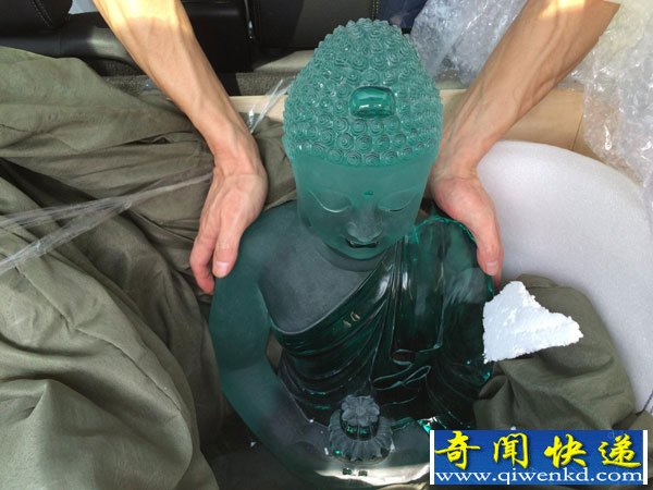 一起追尾事故 价值2亿佛雕险遭破坏