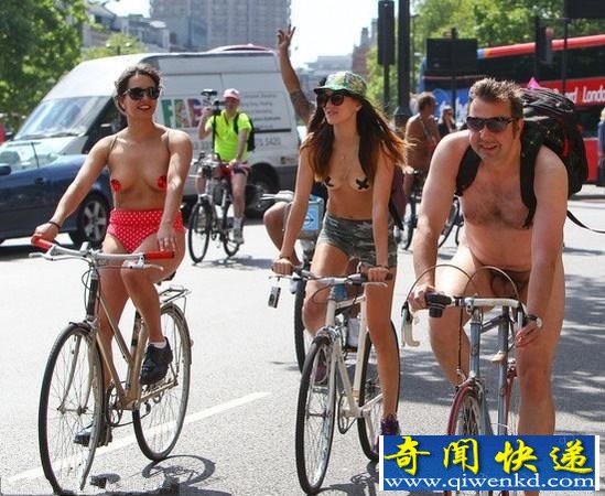 伦敦年度千人裸骑登场 吊儿郎当、叮叮咚咚场面壮观