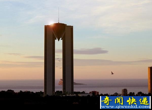 社会聚焦 http://www.lieqiba.com 悲剧!西班牙摩天大楼忘了重设计电梯 已经盖好94