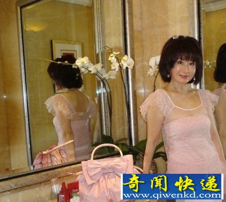 揭10大女星耸人听闻的驻颜术(图) 揭10大女星耸人听闻的驻颜术有哪些