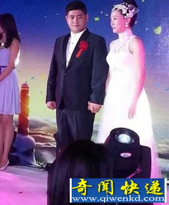 蒋依杉结婚婚礼现场曝光 身披婚纱小鸟依人牵手雷子