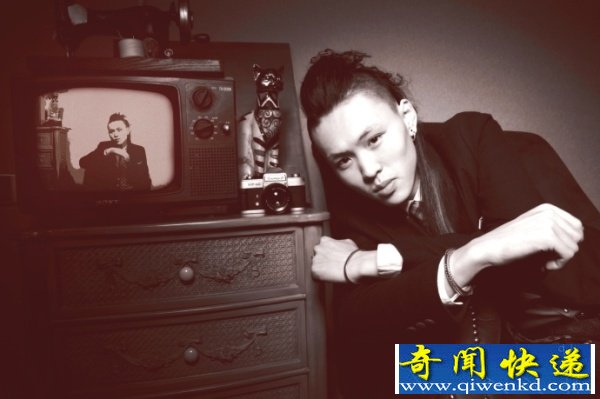 中国好声音张玮和丁丁的结婚照 揭恋情后场接吻被拍