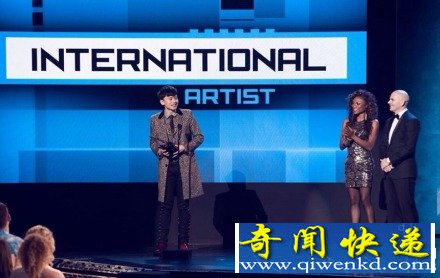 神曲小苹果获全美音乐大奖引争议 筷子兄弟否认买奖