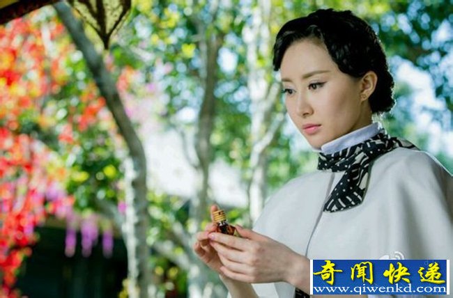 《活色生香》神秘催眠大师唯美服饰剧照曝光。