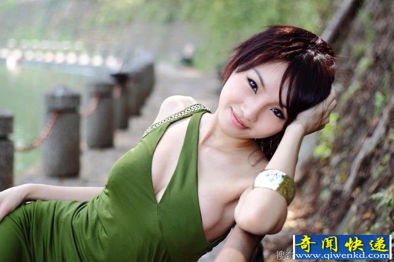 娱乐八卦 http://www.lieqiba.com 32D白嫩正妹、寿司、腿長110!有胸有腿大滿分!
