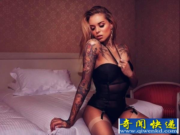 个性又性感的刺青女孩 你在看哪裡