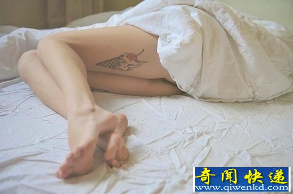 个性又性感的刺青女孩 你在看哪裡