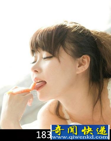 性感嫩模诱惑写真,半裸三文鱼遮两点