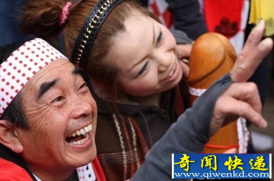 日本女人疯狂的生殖崇拜节 大开眼界