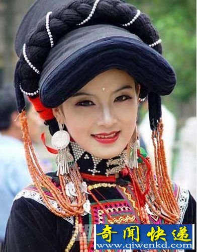 大凉山彝家:探秘少女神秘换裙仪式
