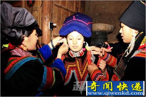 大凉山彝家:探秘少女神秘换裙仪式