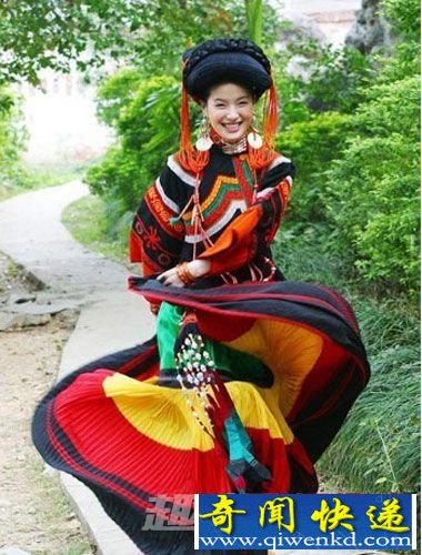 大凉山彝家:探秘少女神秘换裙仪式