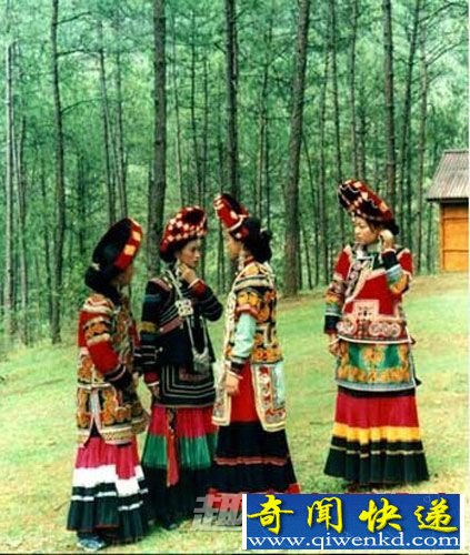 大凉山彝家:探秘少女神秘换裙仪式