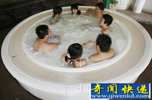 好变态!日本女孩出嫁前要和爸爸一起洗澡