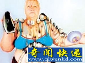 俄罗斯老妇遭雷击后成了人体磁铁