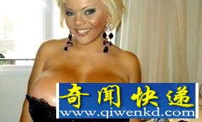 女模特9次隆胸造出“惊世爆乳”