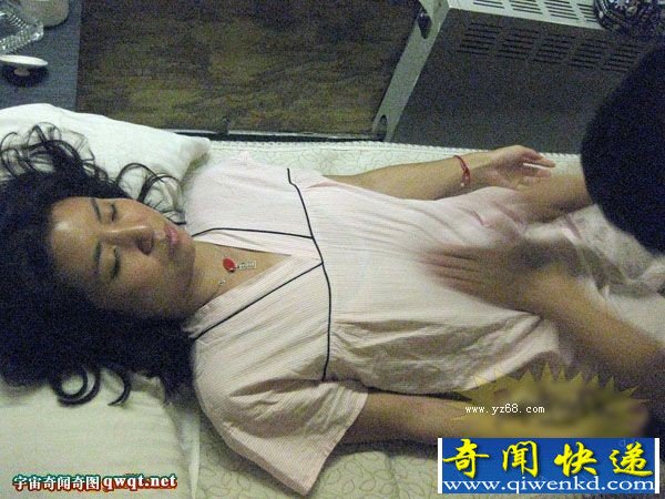 女子接受神奇土家族火攻疗法惊恐全过程